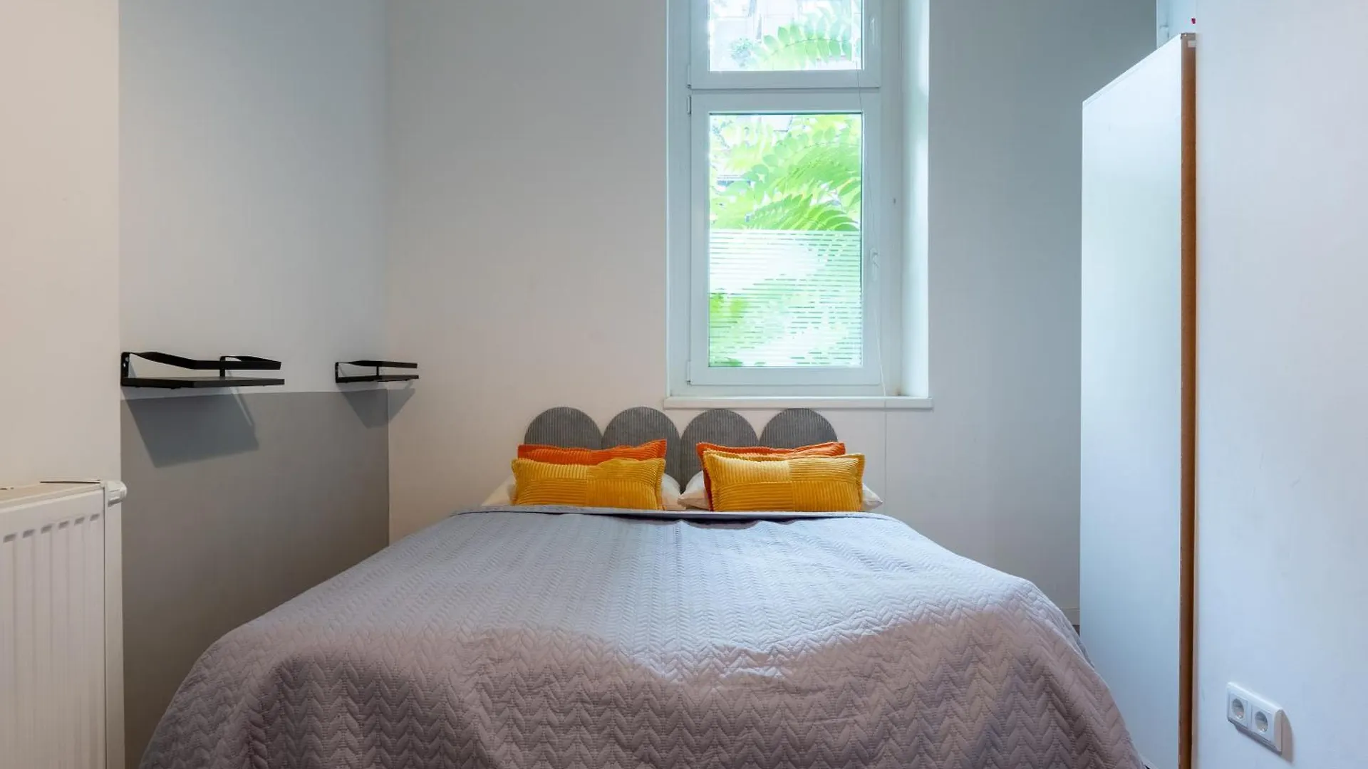 Modern, Central Flat With Workspace Berlin