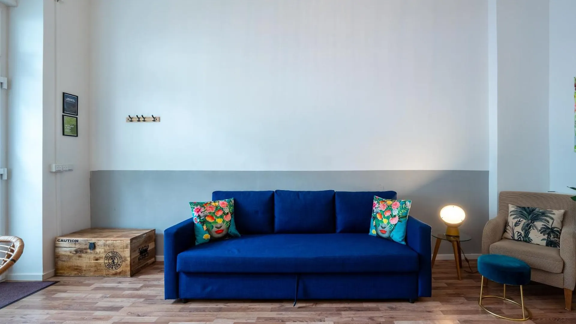 Modern, Central Flat With Workspace Berlin