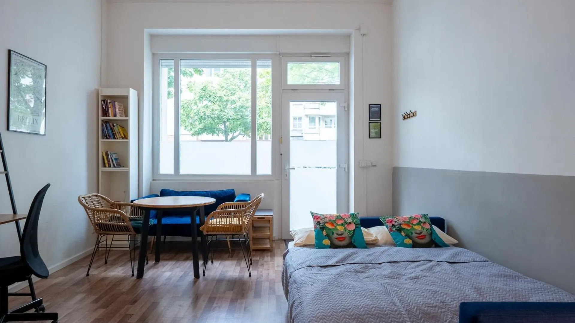 Modern, Central Flat With Workspace contacts