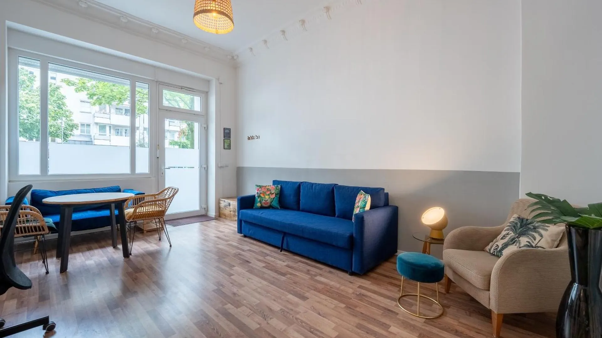Modern, Central Flat With Workspace Berlin
